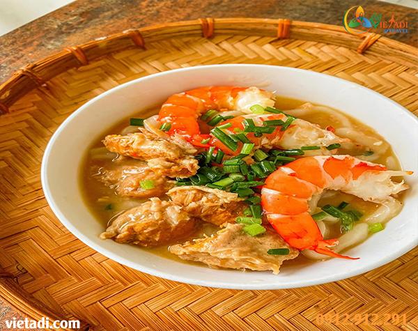 Ẩm Thực Huế: Món Ngon Đặc Sản & Trải Nghiệm Không Thể Bỏ Lỡ